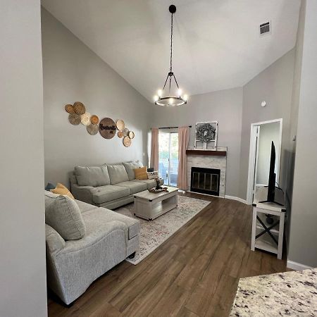 Mid City Condo Huntsville Bagian luar foto