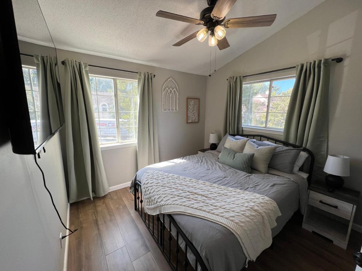 Mid City Condo Huntsville Bagian luar foto