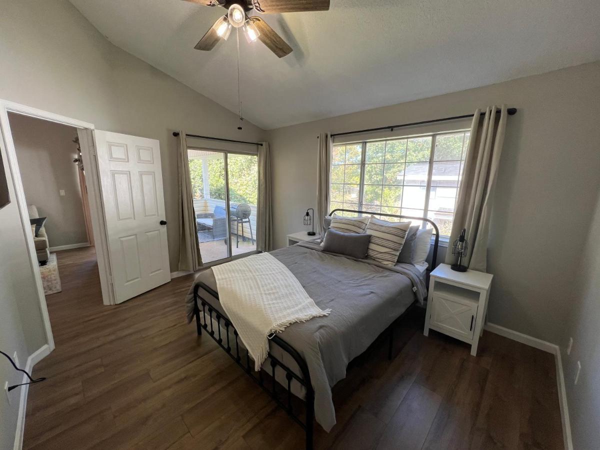 Mid City Condo Huntsville Bagian luar foto