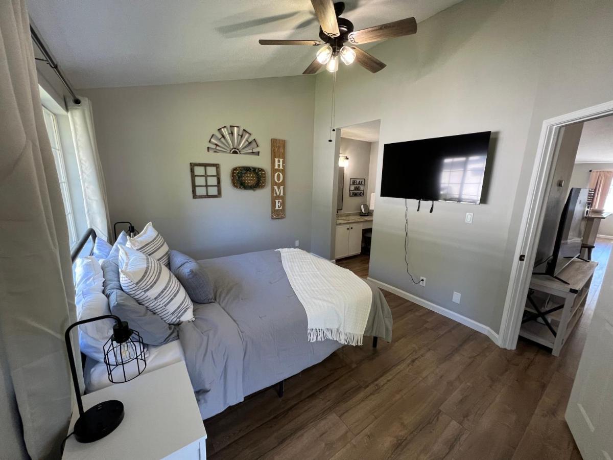 Mid City Condo Huntsville Bagian luar foto