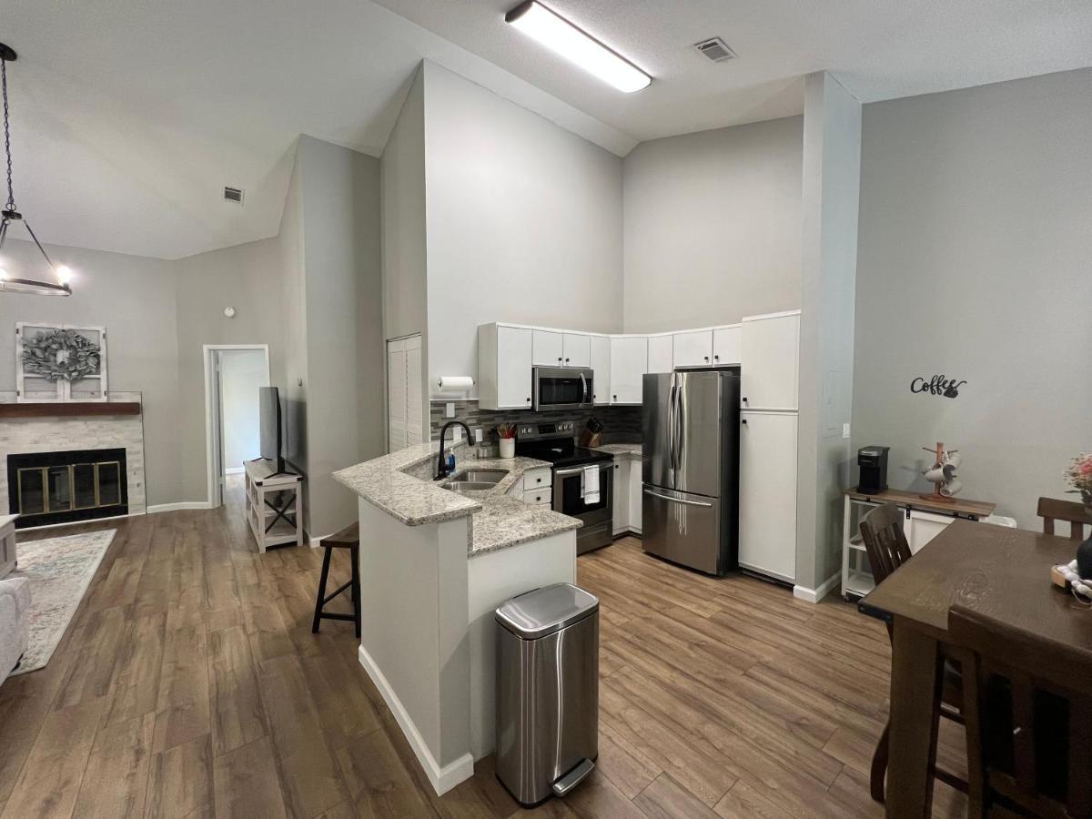 Mid City Condo Huntsville Bagian luar foto